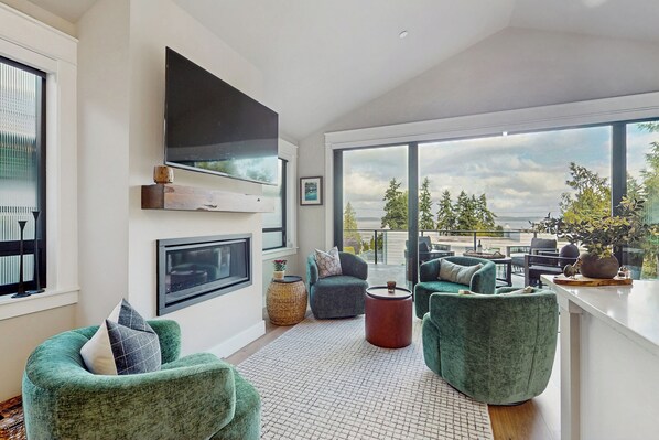 Interior - 1 BR Home w/ Gas Fireplace & Puget Sound Views (Mukilteo)