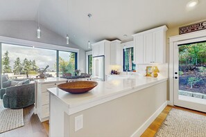 Interior - 1 BR Home w/ Gas Fireplace & Puget Sound Views (Mukilteo)