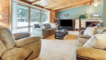 House (3 Bedrooms) | Front of property