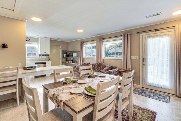 House (2 Bedrooms) | Interior - West Knoxville Area! Single-level Home Near Dtwn (Knoxville)