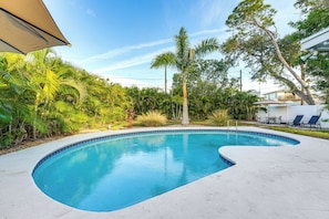Interior - 5 Mi to Downtown St Pete: Private Oasis w/ Yard (St. Petersburg)