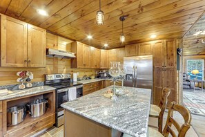 Interior - 11 Mi to Great Smoky Mountains NP: Modern Cabin (Whittier)