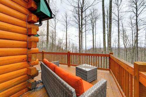 11 Mi to Great Smoky Mountains NP: Modern Cabin