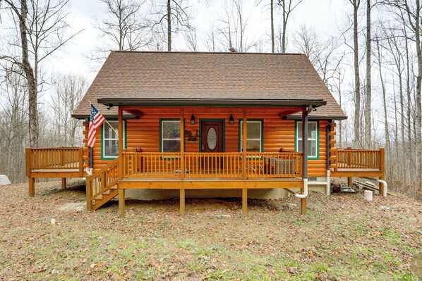 Interior - 11 Mi to Great Smoky Mountains NP: Modern Cabin (Whittier)