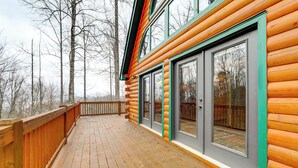 Unclassified image, 4 of 30, button - 11 Mi to Great Smoky Mountains NP: Modern Cabin (Whittier)