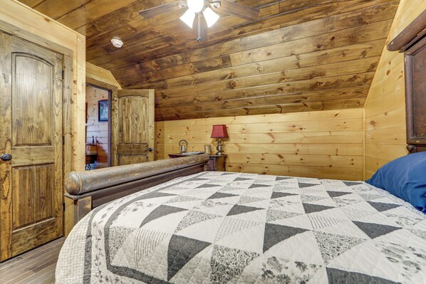 House (2 Bedrooms) | Interior - 11 Mi to Great Smoky Mountains NP: Modern Cabin (Whittier)