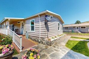 House (3 Bedrooms) | Interior - Paradise Point: Lakefront Escape w/ Views (Davenport)