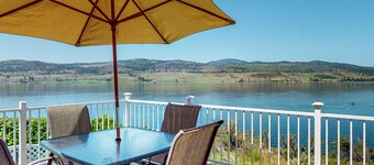 พาราไดซ์พอยต์: เลคฟรอนต์เอสเคปพร้อมวิว  