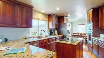 Talo (3 Bedrooms) | Sisätilat