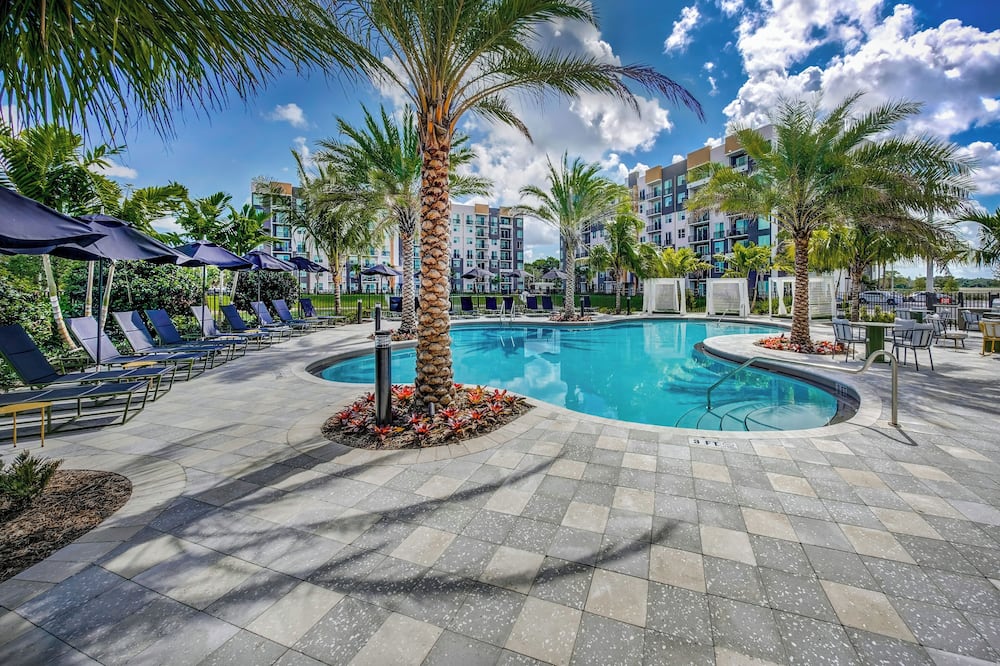 Walk to Intl Soccer at Hard Rock! Home w/ Pool - Westview, FL