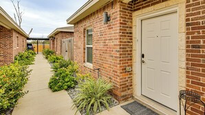 Unclassified image, 2 of 25, button - 3 Mi to Downtown Edinburg: Quiet Condo w/ Patio (Edinburg)