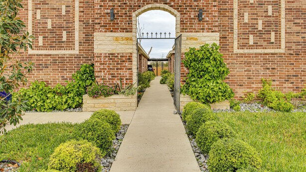 Unclassified image, 1 of 25, button - 3 Mi to Downtown Edinburg: Quiet Condo w/ Patio (Edinburg)