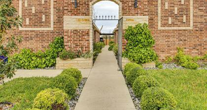 3 Mi to Downtown Edinburg: Quiet Condo w/ Patio