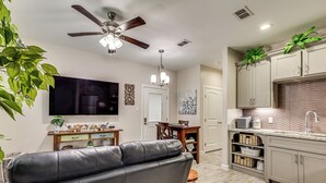 Unclassified image, 3 of 25, button - 3 Mi to Downtown Edinburg: Quiet Condo w/ Patio (Edinburg)