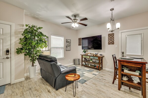 Front of property - 3 Mi to Downtown Edinburg: Quiet Condo w/ Patio (Edinburg)