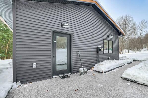Interior - 6 Mi to Boyne Mtn: Cozy & Private Couple's Cottage (Boyne City)