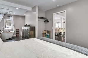 Interior - 6 Mi to Boyne Mtn: Cozy & Private Couple's Cottage (Boyne City)