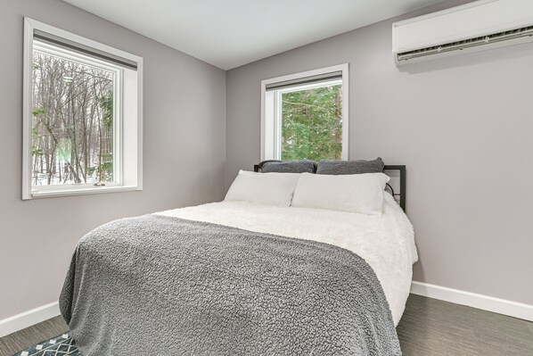 Interior - 6 Mi to Boyne Mtn: Cozy & Private Couple's Cottage (Boyne City)