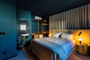 Appartement | Rideaux d’obscurcissement, fer et planche à repasser