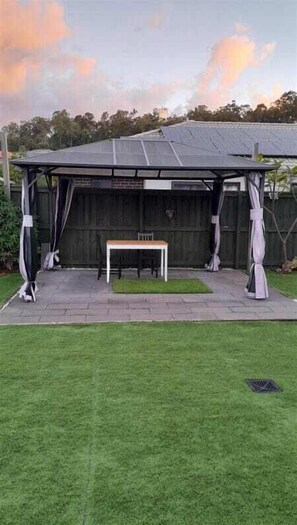 Property grounds - Tasha's House in Augustine Heights (Augustine Heights)