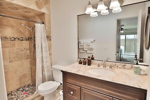 Hair dryer, towels - Cozy Corner Townhome steps from winter haven (Tucson)