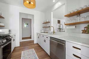 Fridge, microwave, oven, stovetop - NEW LISTING!  RENOVATED, DOG FRIENDLY 3 BEDROOM COTTAGE IN REHOBOTH BEACH (Rehoboth Beach)