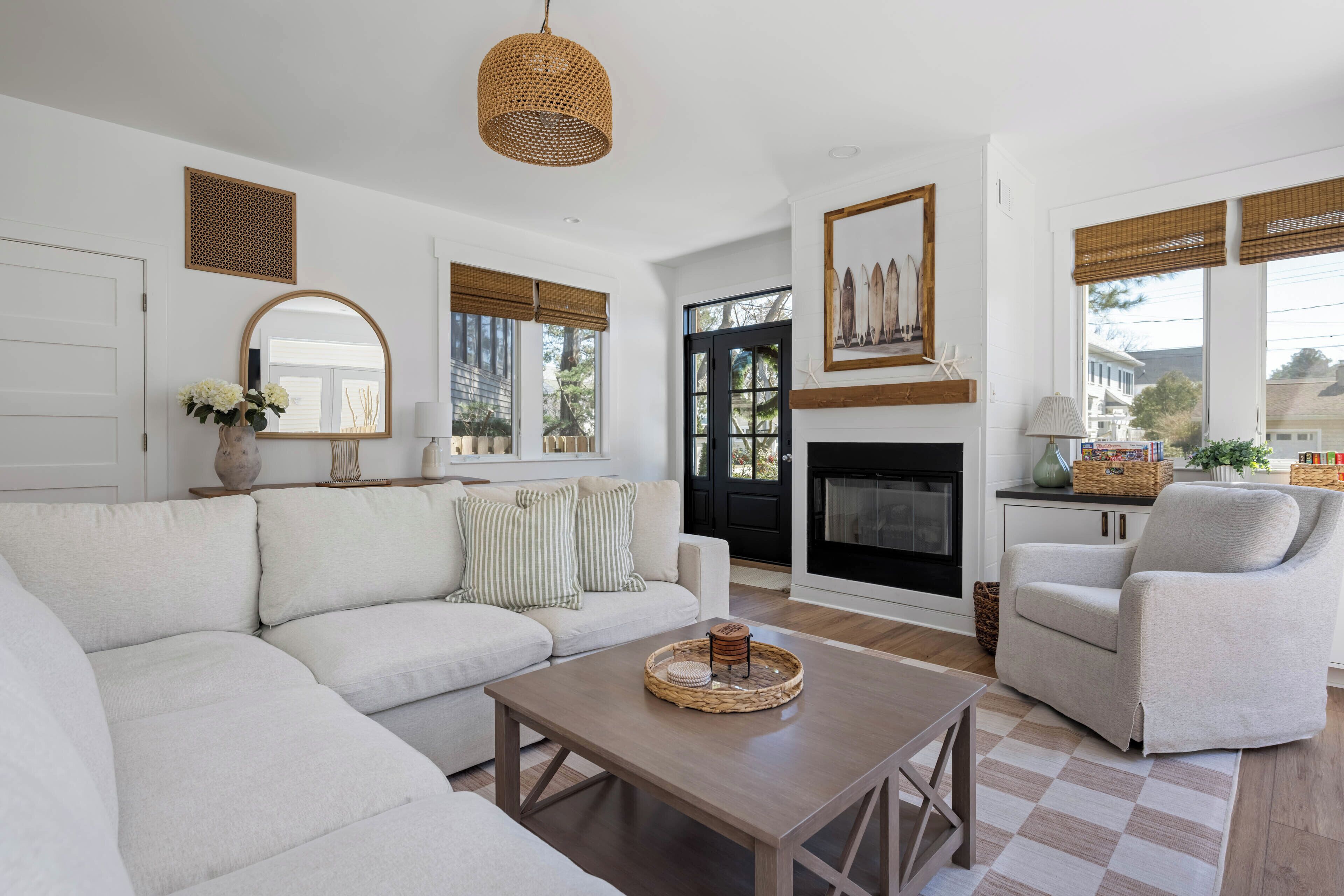 Smart TV, fireplace, books, stereo