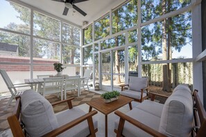 Outdoor dining - NEW LISTING!  RENOVATED, DOG FRIENDLY 3 BEDROOM COTTAGE IN REHOBOTH BEACH (Rehoboth Beach)