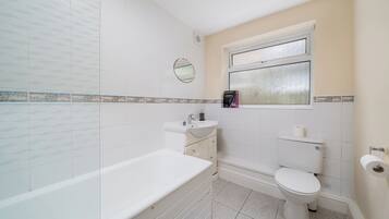 Deep-soaking bathtub, hair dryer, towels, toilet paper