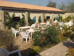 Outdoor dining - Ajis Hotel (Abuja)