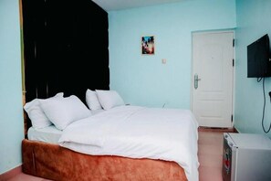 Desk, laptop workspace, blackout curtains, soundproofing - Ajis Hotel (Abuja)