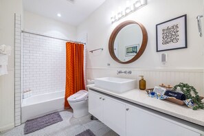 Hair dryer - Walk to BeltLine | 3 Miles to World Cup Stadium (Atlanta)