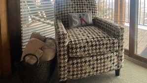 TV, fireplace - Large Slopeside Updated Condo w/ Mountain Views, Fireplace, End Unit; (Mt. Crested Butte)