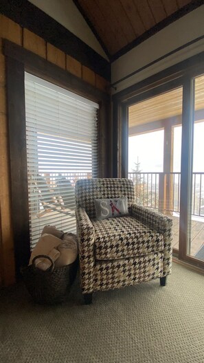 Televisie en een open haard