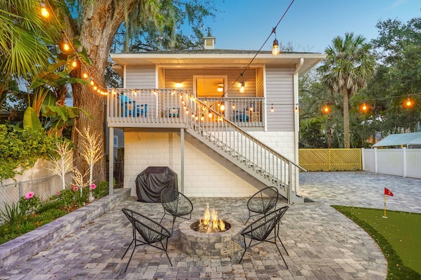 Terrace/patio - Bohemian dream home in heart of downtown with hot tub and putting green (St. Augustine)