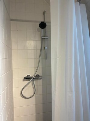 Apartamento, 3 quartos, sacada | Banheiro | Papel higiênico 