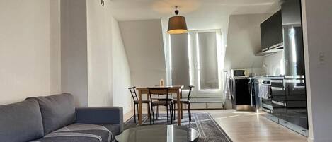 Apartment, 3 Bedrooms, Smoking, Balcony | Living area