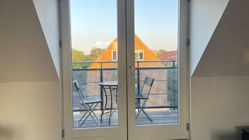 Apartment, 3 Bedrooms, Balcony | Interior