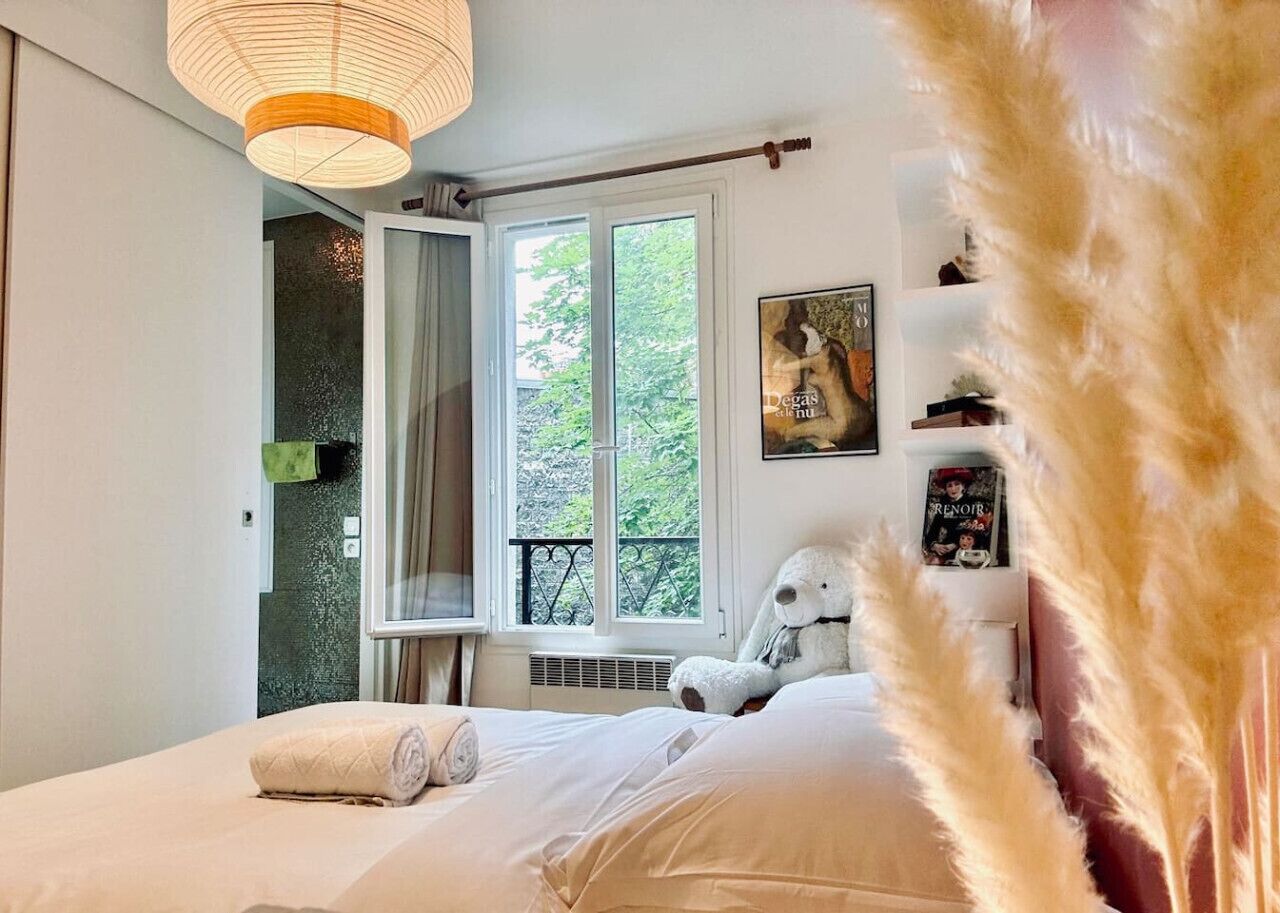 Iron/ironing board, travel cot, WiFi, bed sheets