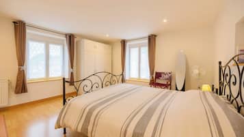 Fer et planche Ă repasser, Wi-Fi, draps fournis