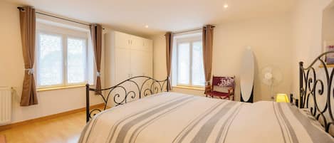 Bügeleisen/Bügelbrett, WLAN, Bettwäsche