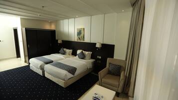 Basic Twin Room, 2 Queen Beds | In-room safe, blackout drapes, soundproofing, iron/ironing board