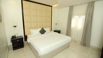Single Room | In-room safe, blackout drapes, soundproofing, iron/ironing board