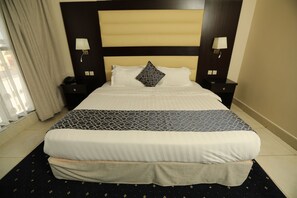 In-room safe, blackout curtains, soundproofing, iron/ironing board - Layale Lamar Hotel (Jeddah)