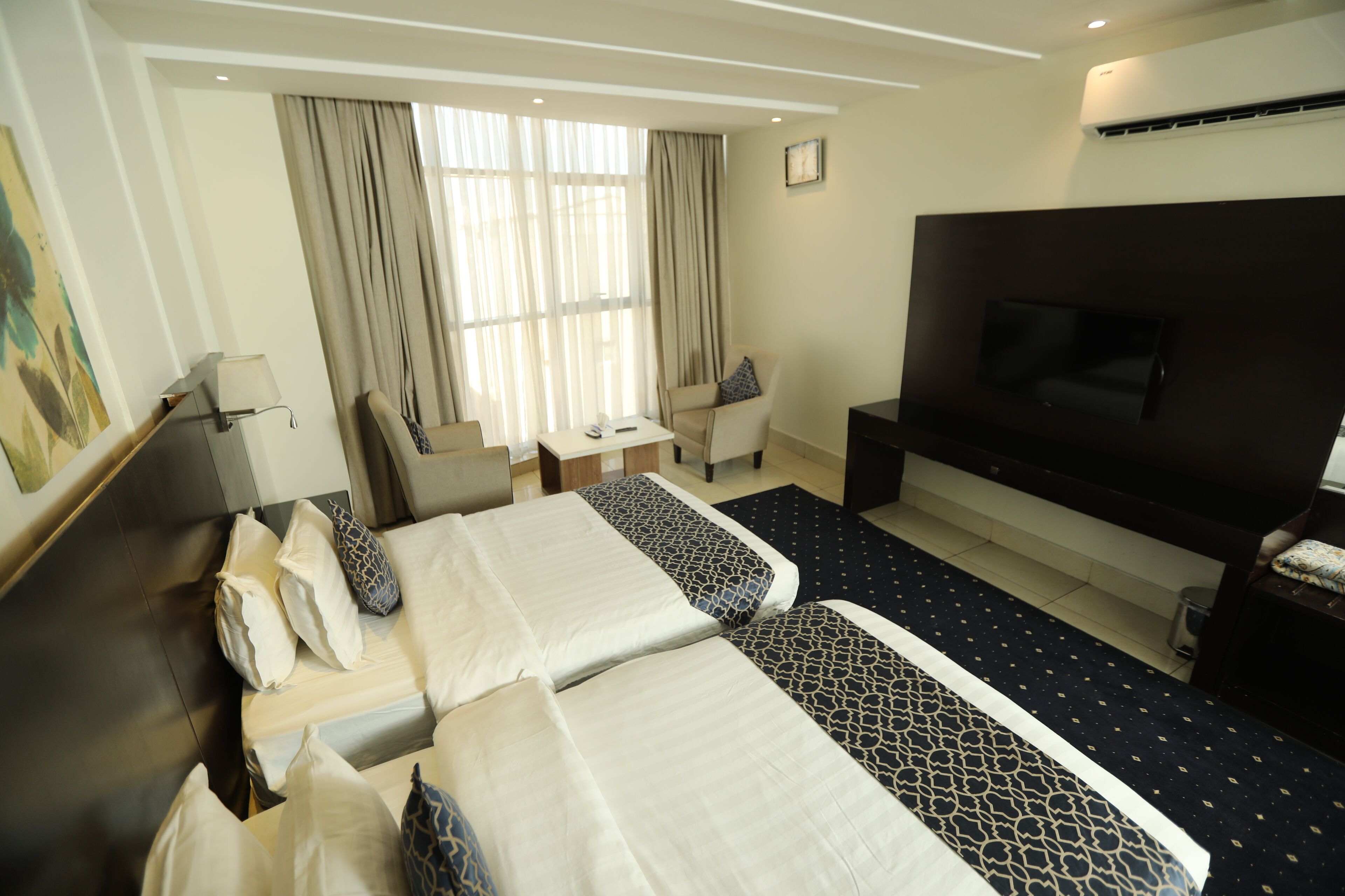 Basic Twin Room, 2 Queen Beds