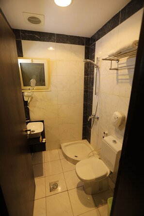 Basic Twin Room, 2 Queen Beds | Bathroom | Hair dryer, slippers, towels, soap - Layale Lamar Hotel (Jeddah)