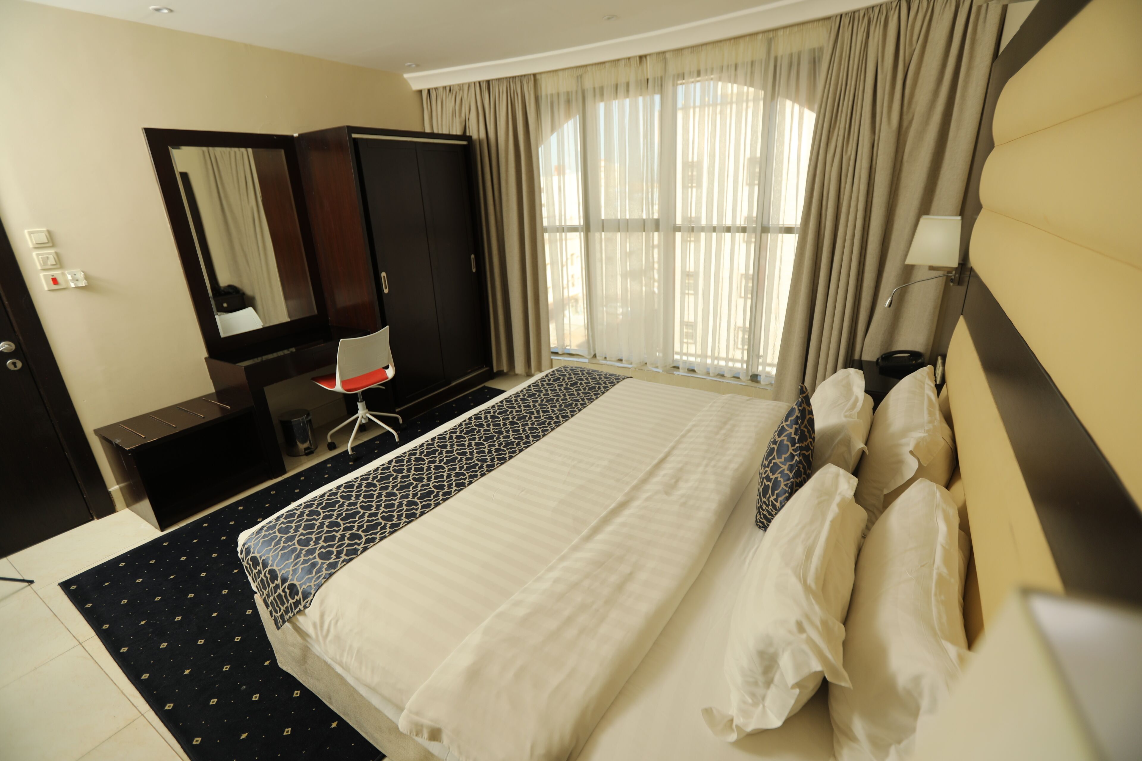 베이직 스위트 | 객실 내 금고, 암막 커튼, 방음 설비, 다리미/다리미판