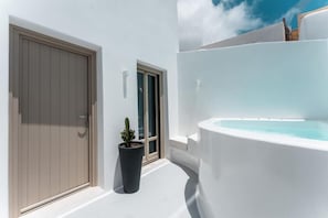 Akri 1 | Property grounds - Akri Santorini with heated Jacuzzi (Santorini)