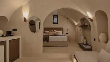 Casa Junior, patio | Una cassaforte in camera, tende oscuranti, insonorizzazione