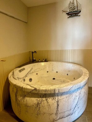 Classic-Bungalow, Gartenblick | Badezimmer